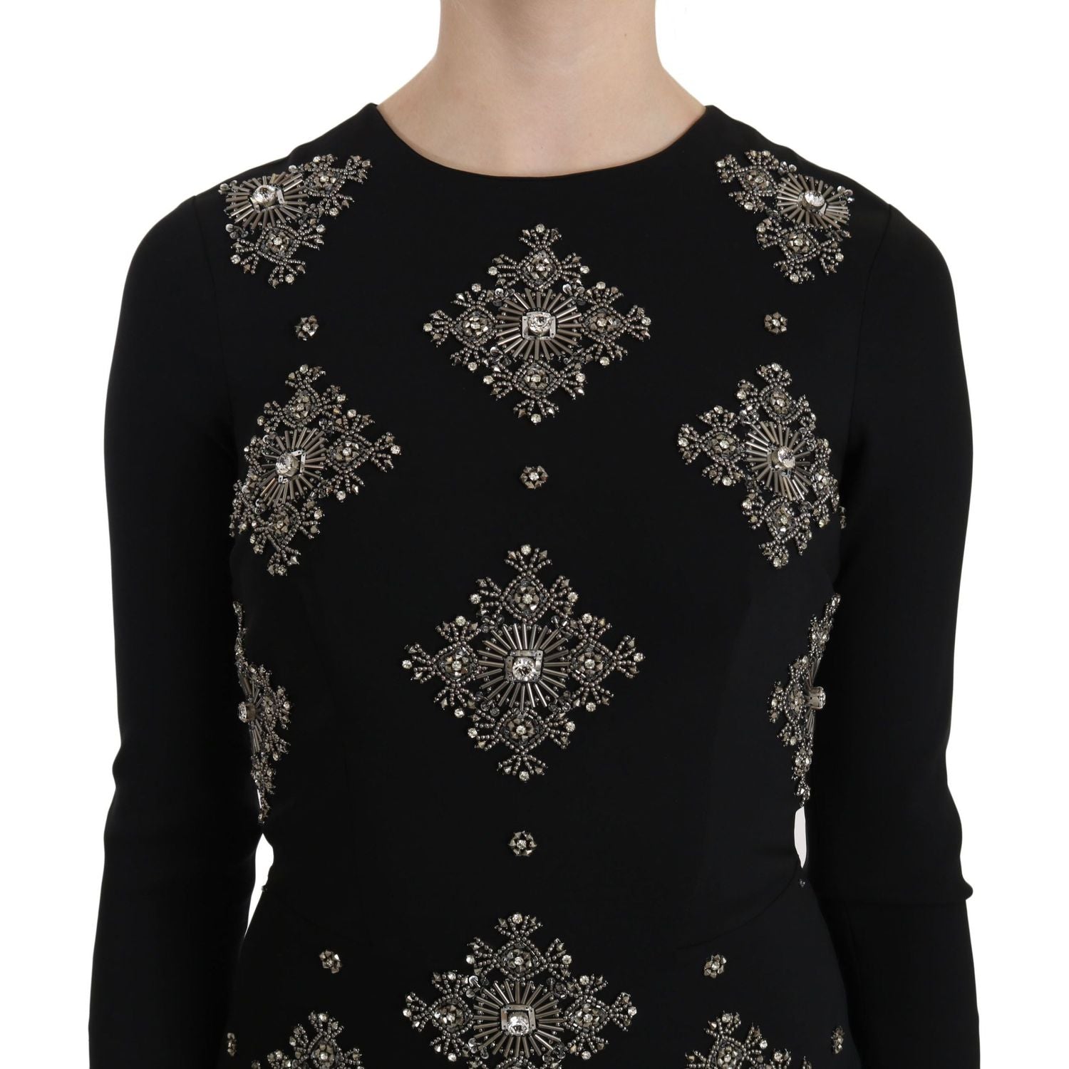 فستان قصير أنيق مزين بالترتر من جون ريتشموند