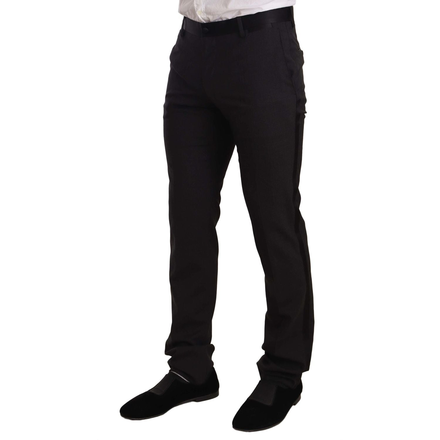 بدلة مخملية أنيقة مكونة من قطعتين باللون الأزرق من دولتشي آند غابانا