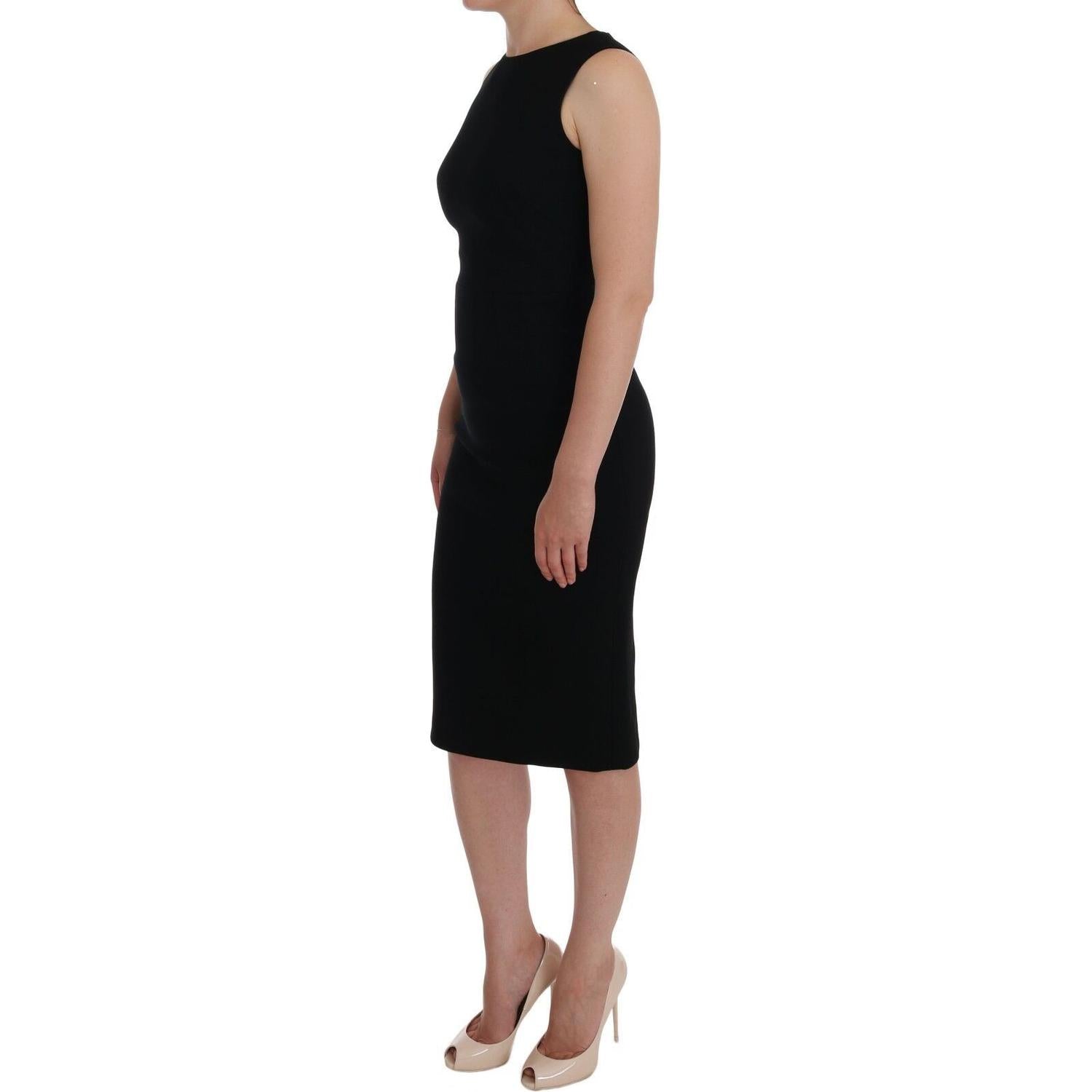 فستان دولتشي آند غابانا الأنيق ذو الأكمام الطويلة والكريستال