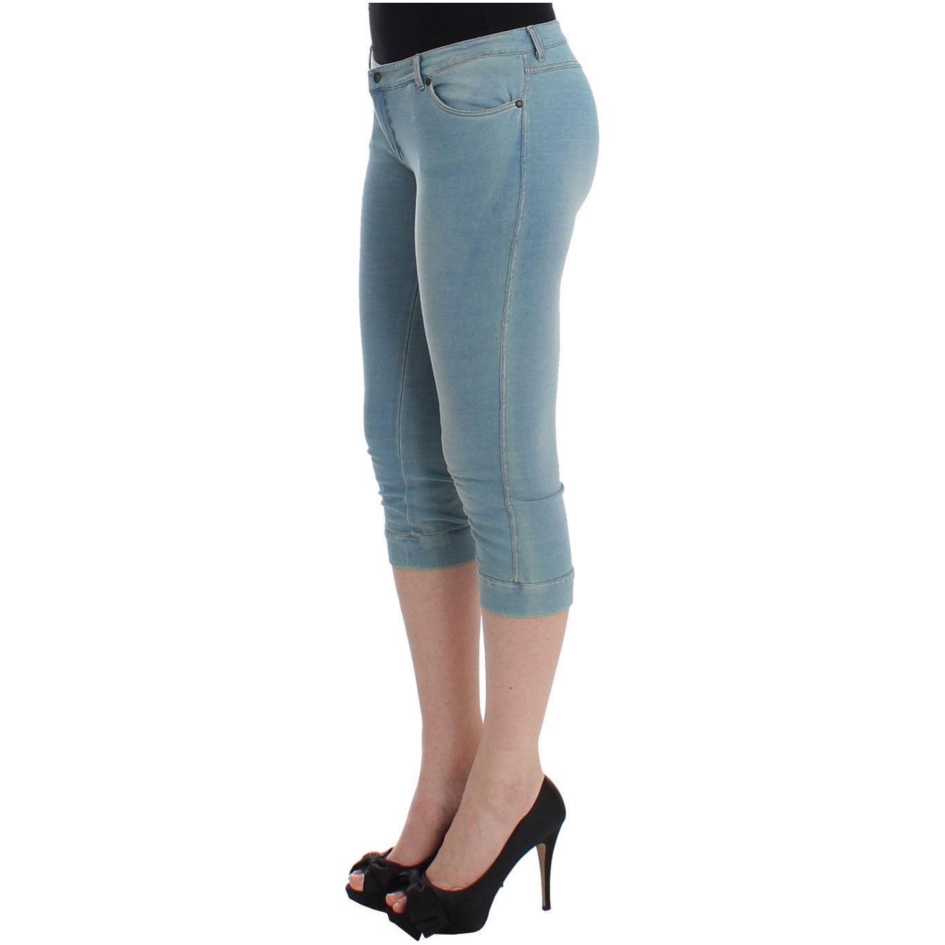 Elegant Light Blue Capri Jeans