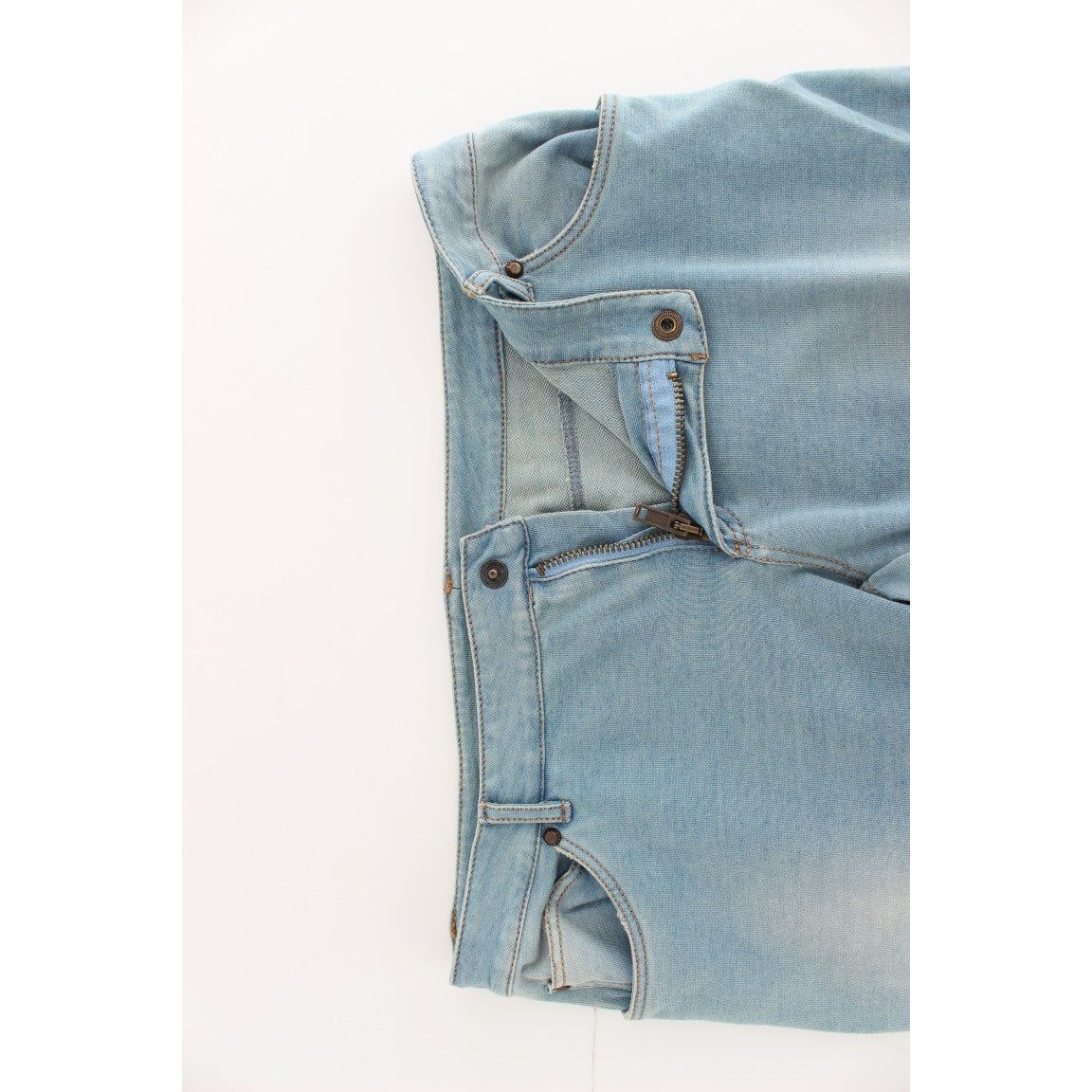 Elegant Light Blue Capri Jeans