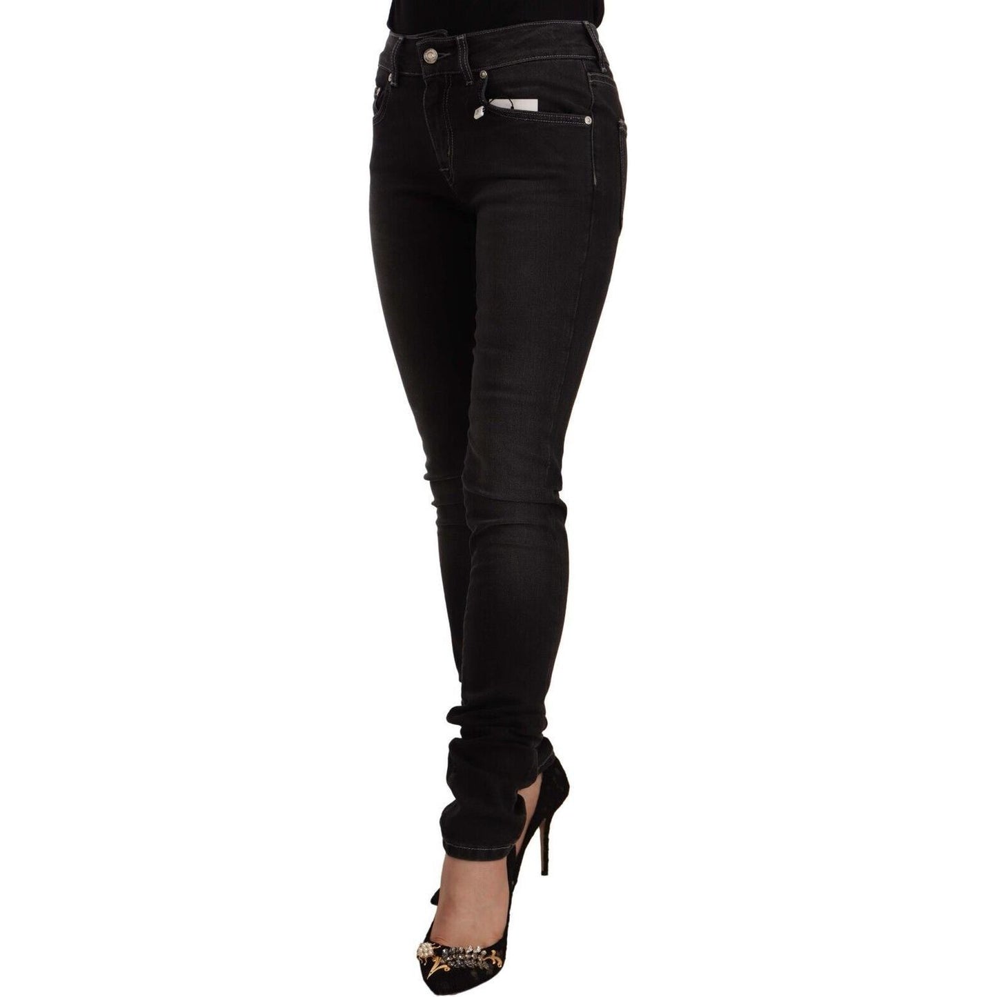 Chic Slim-Fit Black Washed Jeans