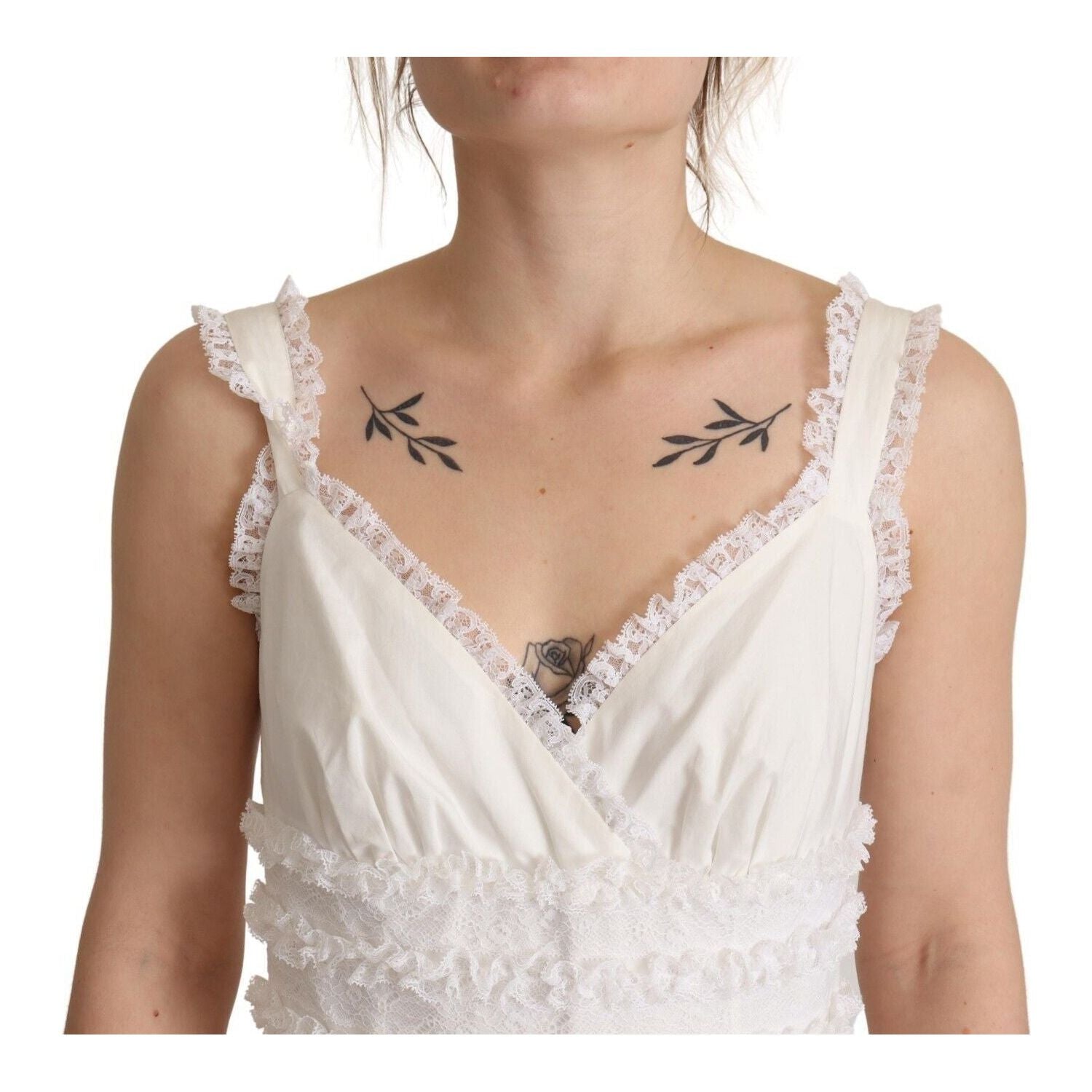 فستان ماكسي أبيض أنيق من دولتشي آند غابانا بطبقات على شكل حرف A