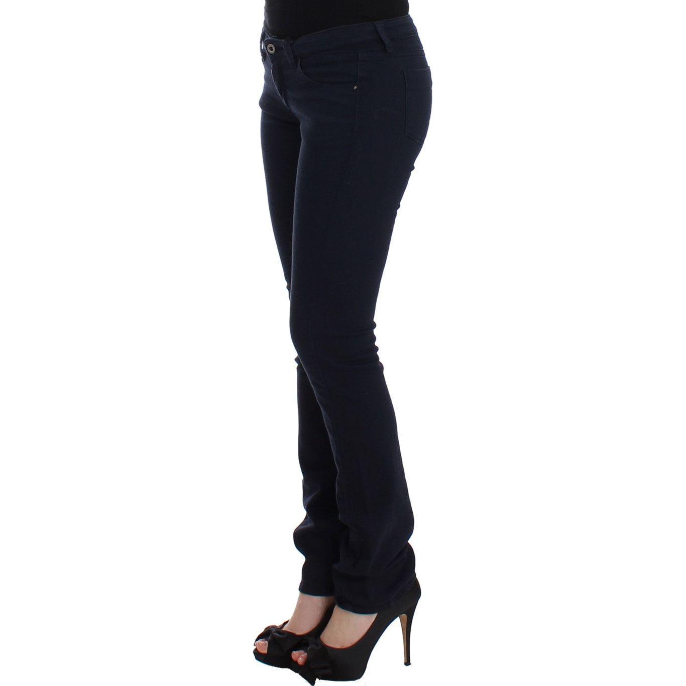 زي وطني أنيق من الجينز الأزرق المستقيم الساق