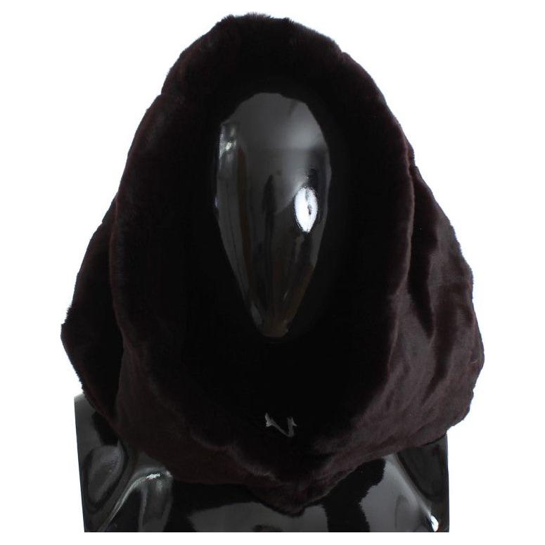 وشاح بغطاء رأس من فرو ابن عرس باللون الأرجواني من دولتشي آند غابانا