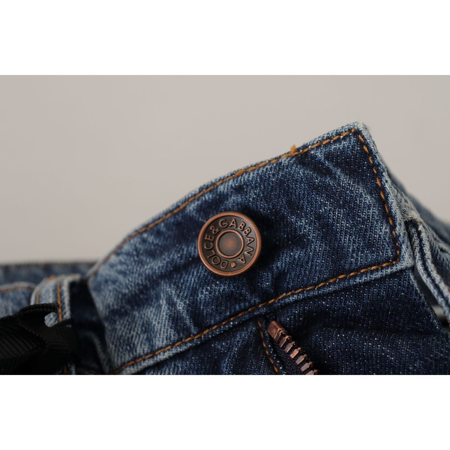 بنطلون جينز دولتشي آند غابانا شيك بقصّة بوي فريند بخصر متوسط