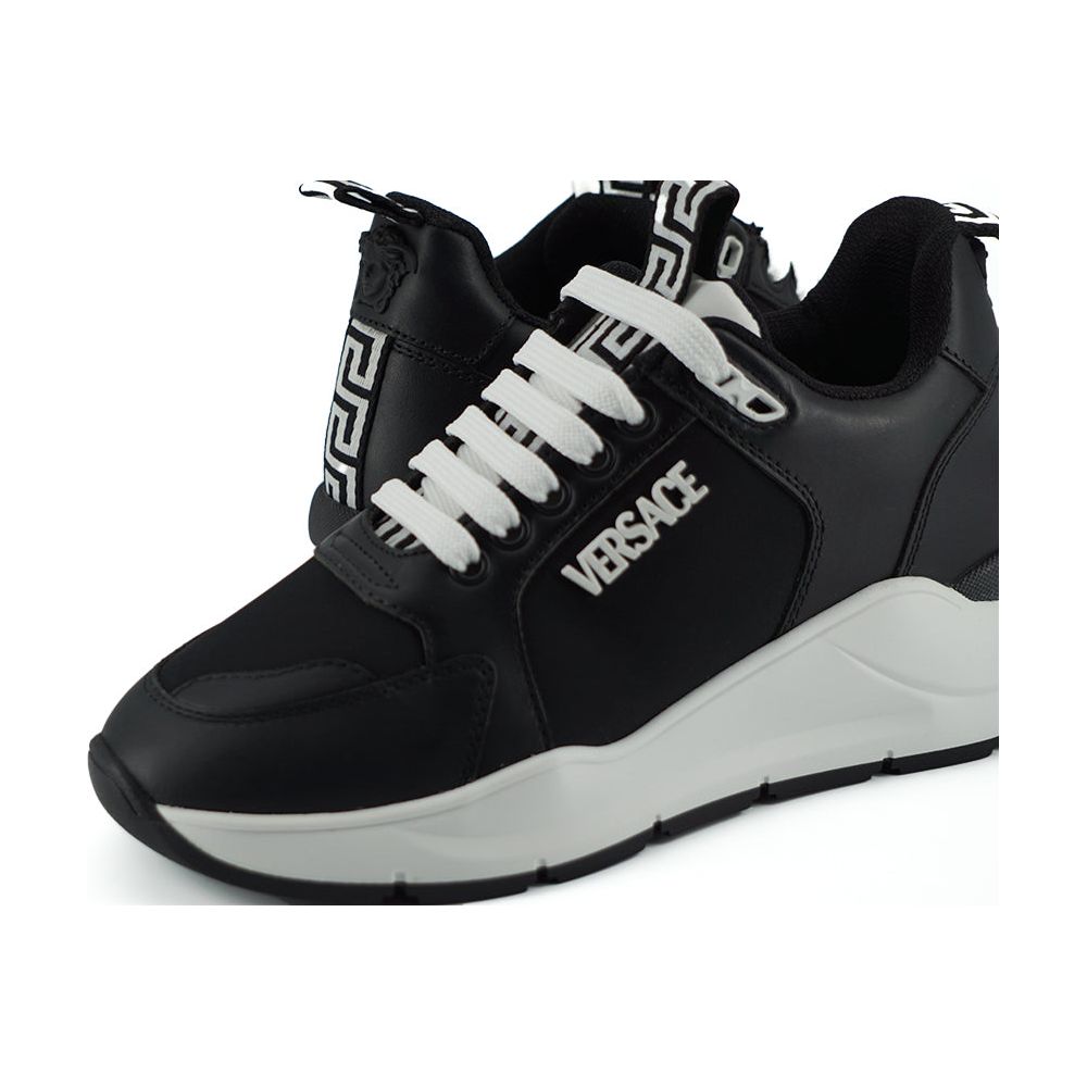 Elegant Monochrome Leather Sneakers