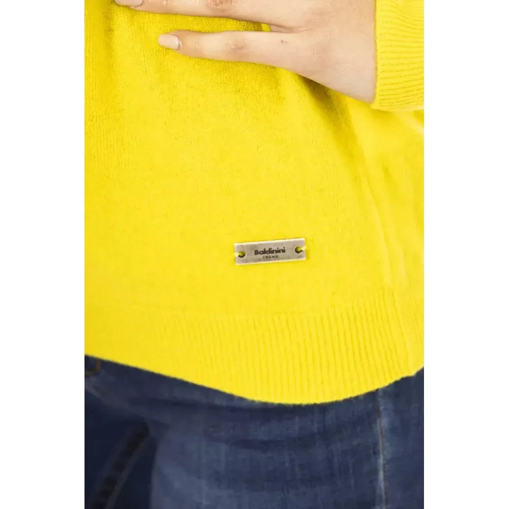 Chic Wool-Cashmere Crewneck Sweater in Yellow