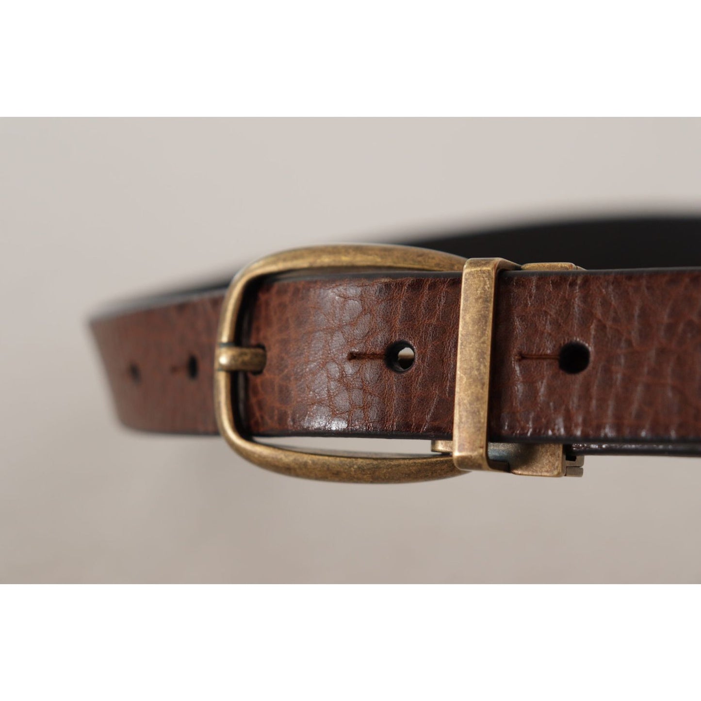 Elegant Leather Belt with Metal Buckle