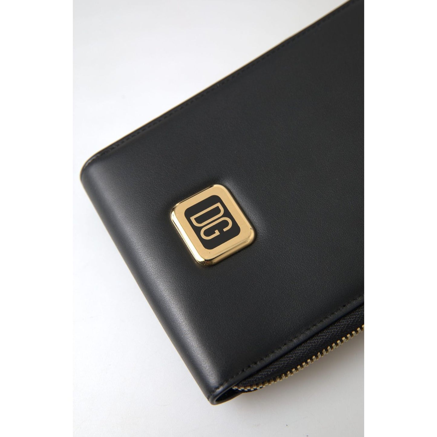 Elegant Black Leather Cardholder with Zip Detail