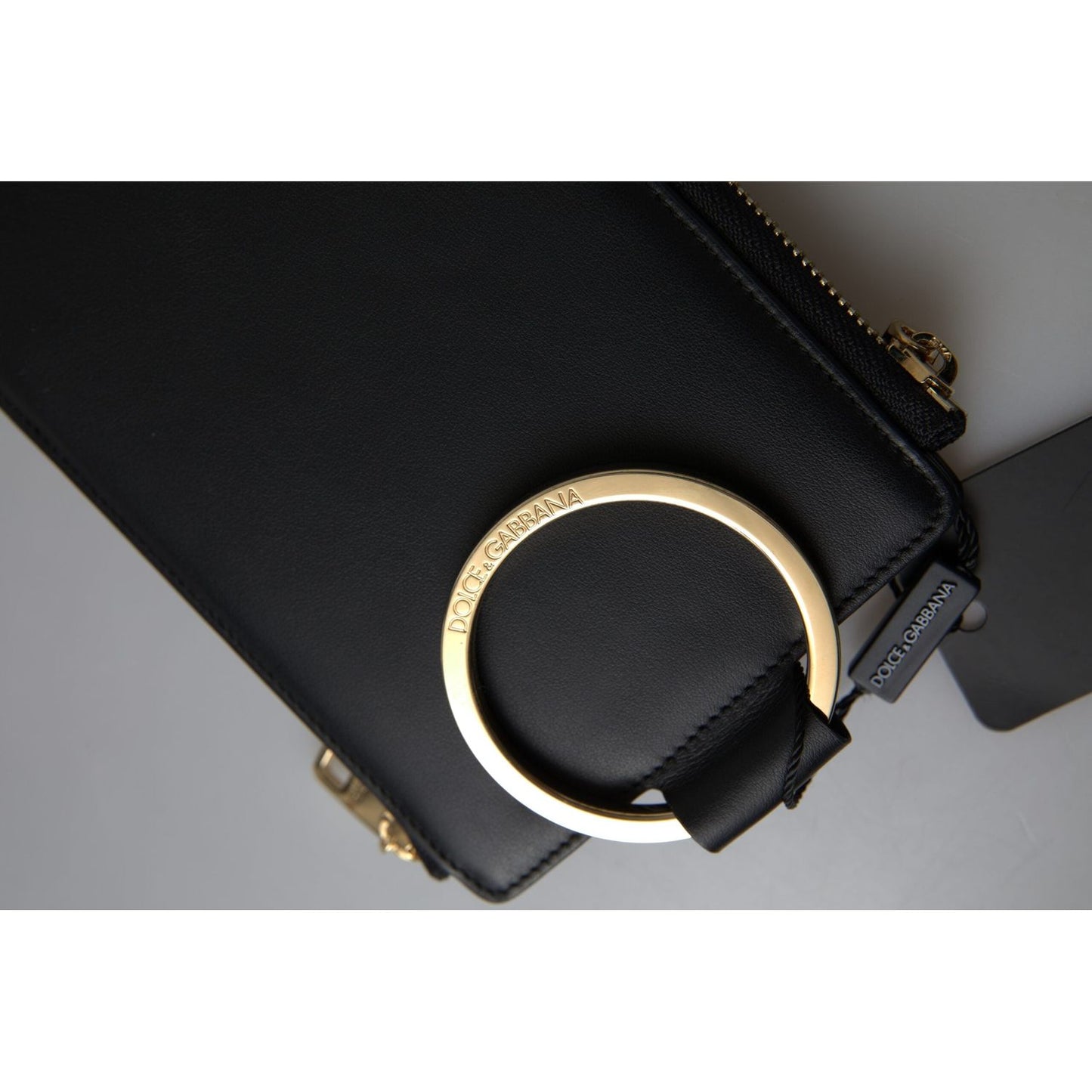 Elegant Black Leather Cardholder with Zip Detail