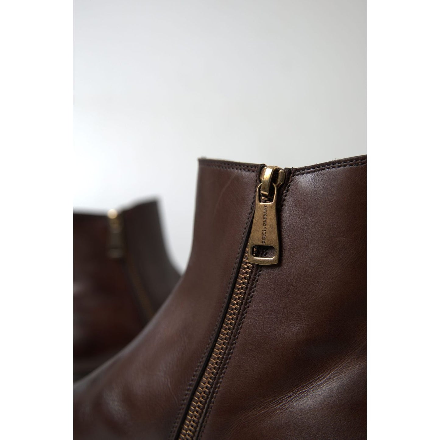 Elegant Leather Chelsea Boots