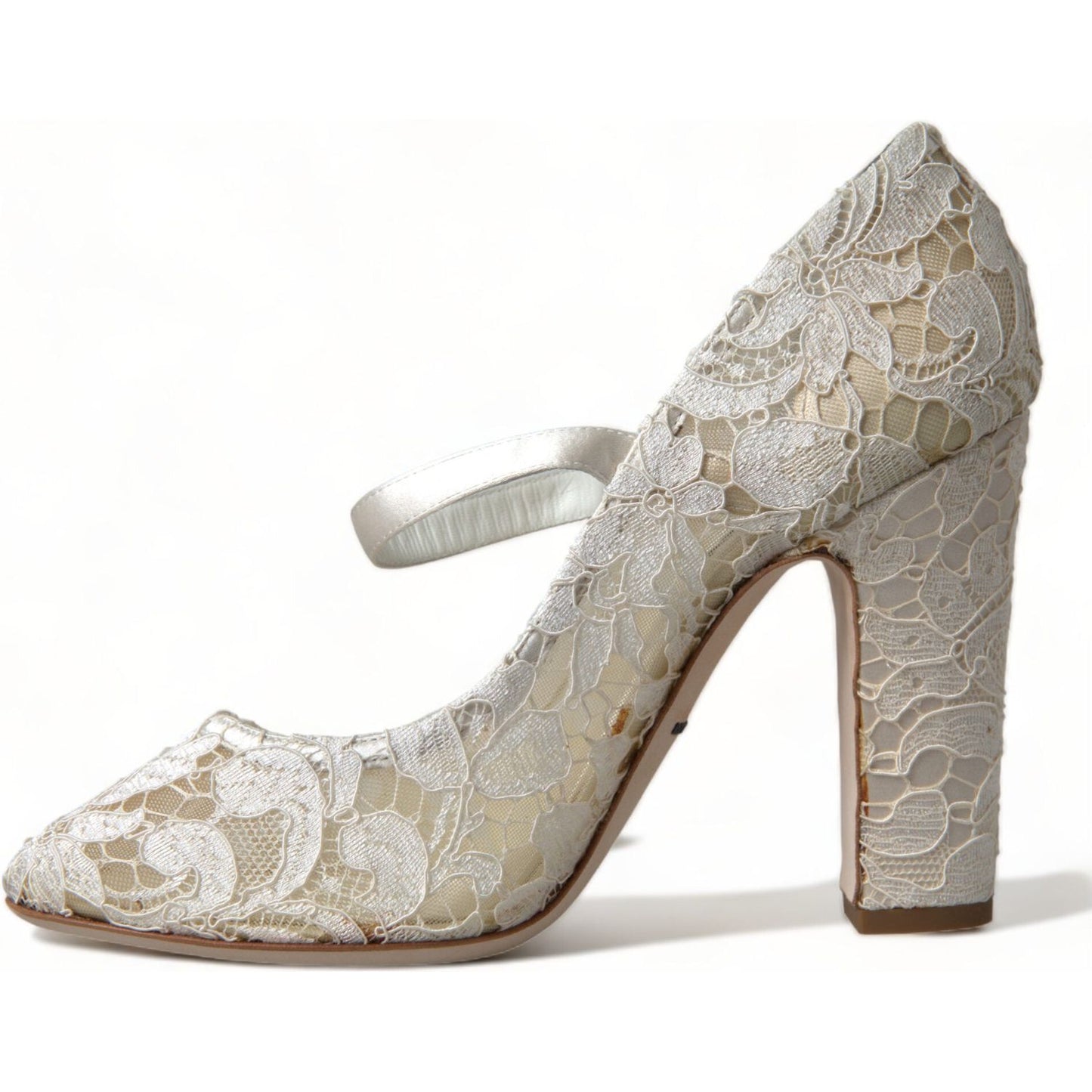 Chic Lace Block Heels Sandals in Cream White