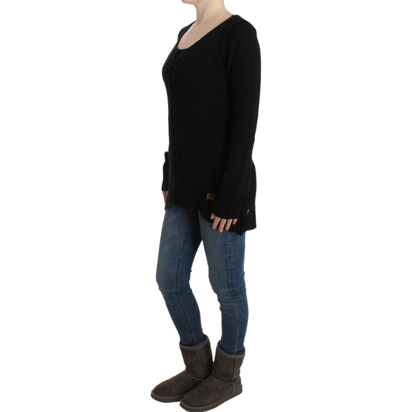 Alluring Black Knitted Crew Neck Sweater