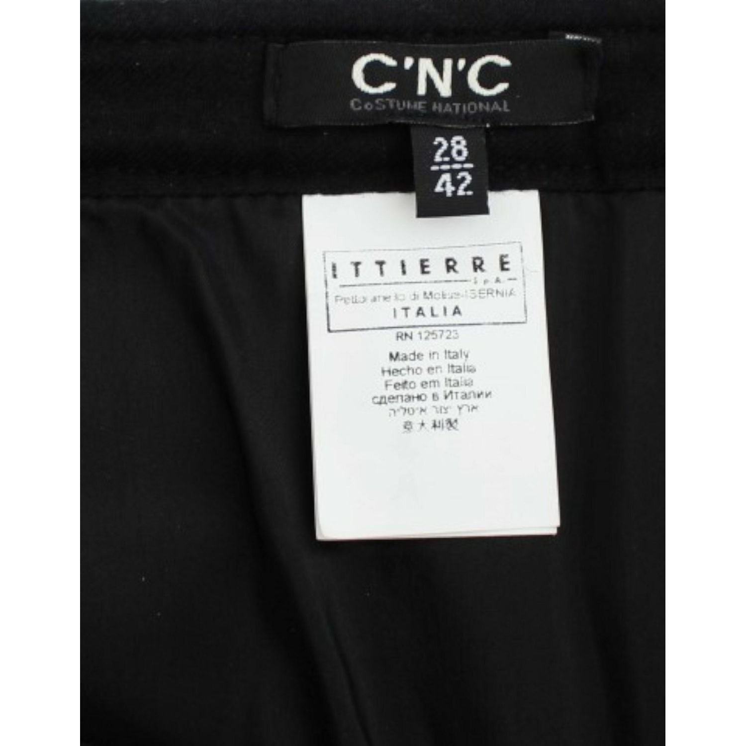 别致的格纹迷你裙，让您从白天到夜晚都尽显优雅