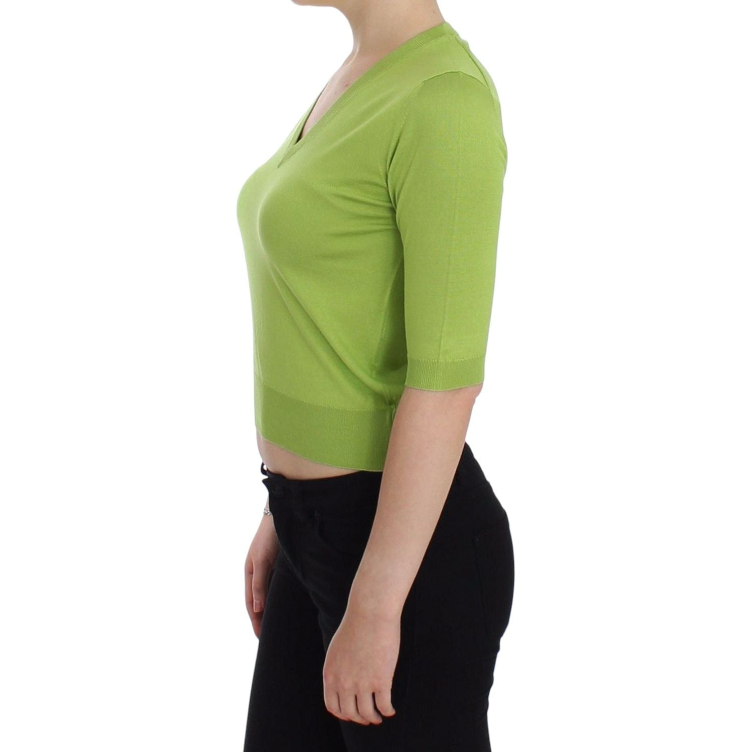 بلوفر من الصوف باللون الأخضر الزمردي بفتحة رقبة على شكل حرف V من دولتشي آند غابانا