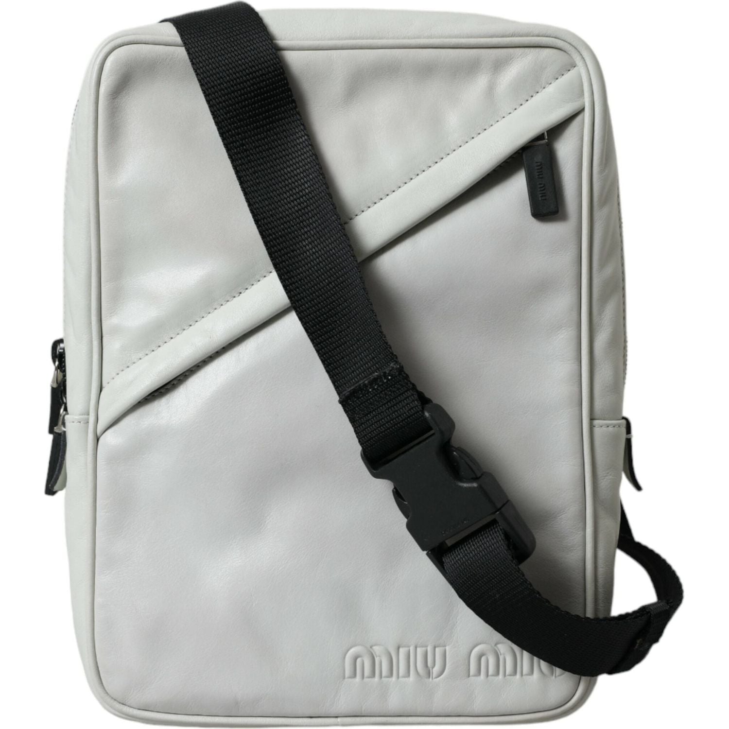 Front view with bag zipped and handles upright.