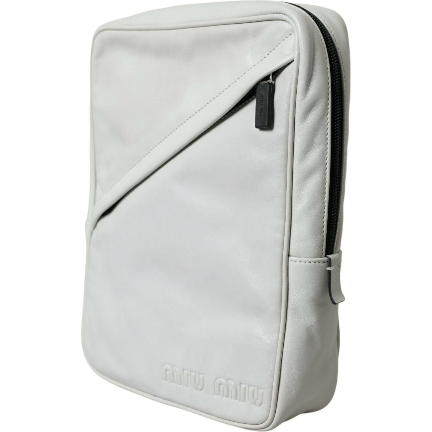 Front view with bag zipped and handles upright.