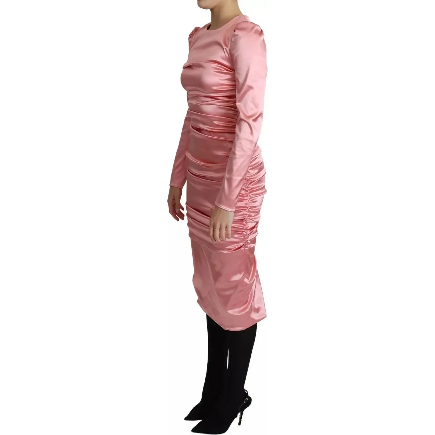 فستان دولتشي آند غابانا الوردي الضيق بأكمام طويلة