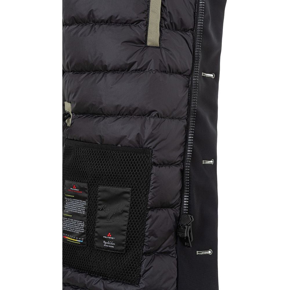 Front view with bag zipped and handles upright.