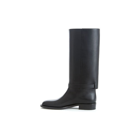 Elegant Leather Boots in Timeless Black