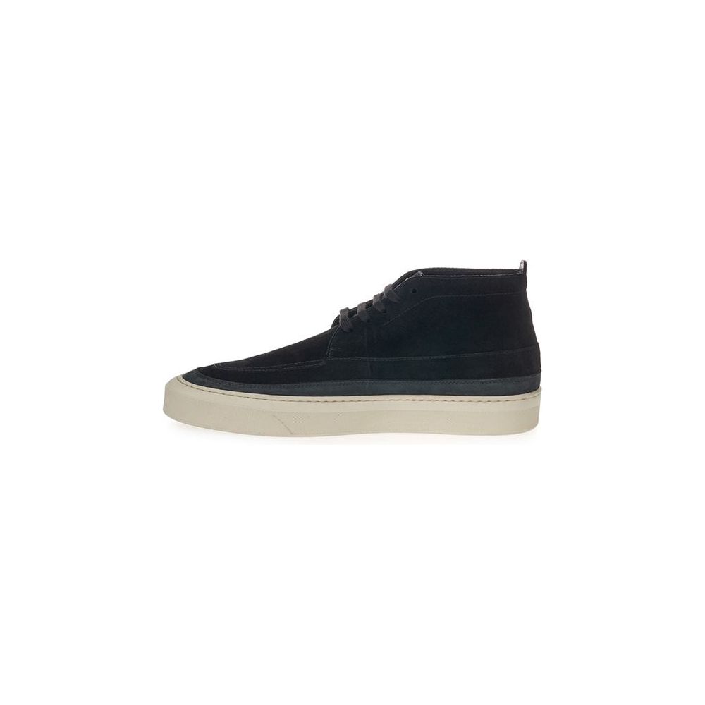 Elegant Suede Sneakers in Timeless Black