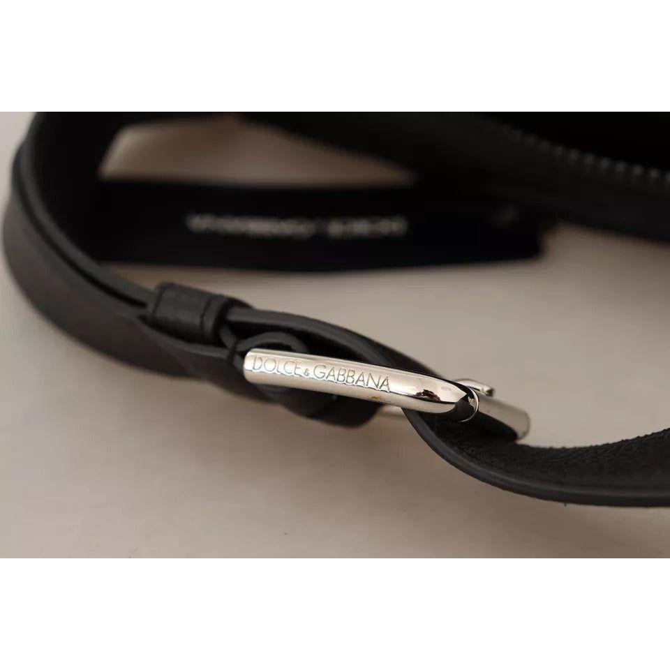 حقيبة كروس بودي من دولتشي آند غابانا مصنوعة من جلد النايلون الأسود ومزينة بشعار DG