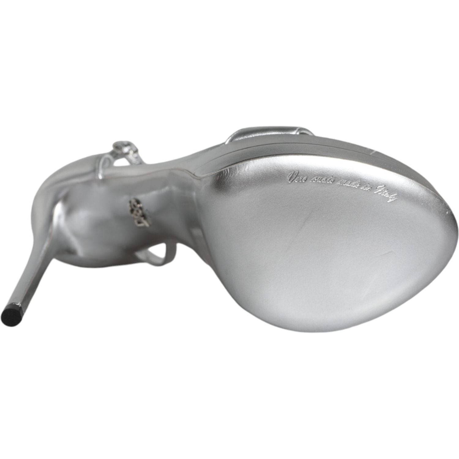 صندل كيرا من دولتشي آند غابانا مصنوع من الجلد باللون الفضي