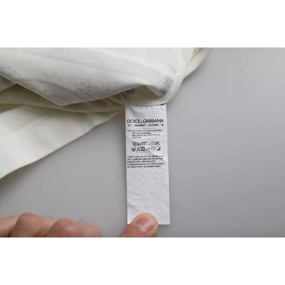 تي شيرت رجالي من القطن بأكمام قصيرة بطبعة باندانا باللون الأبيض من دولتشي آند غابانا