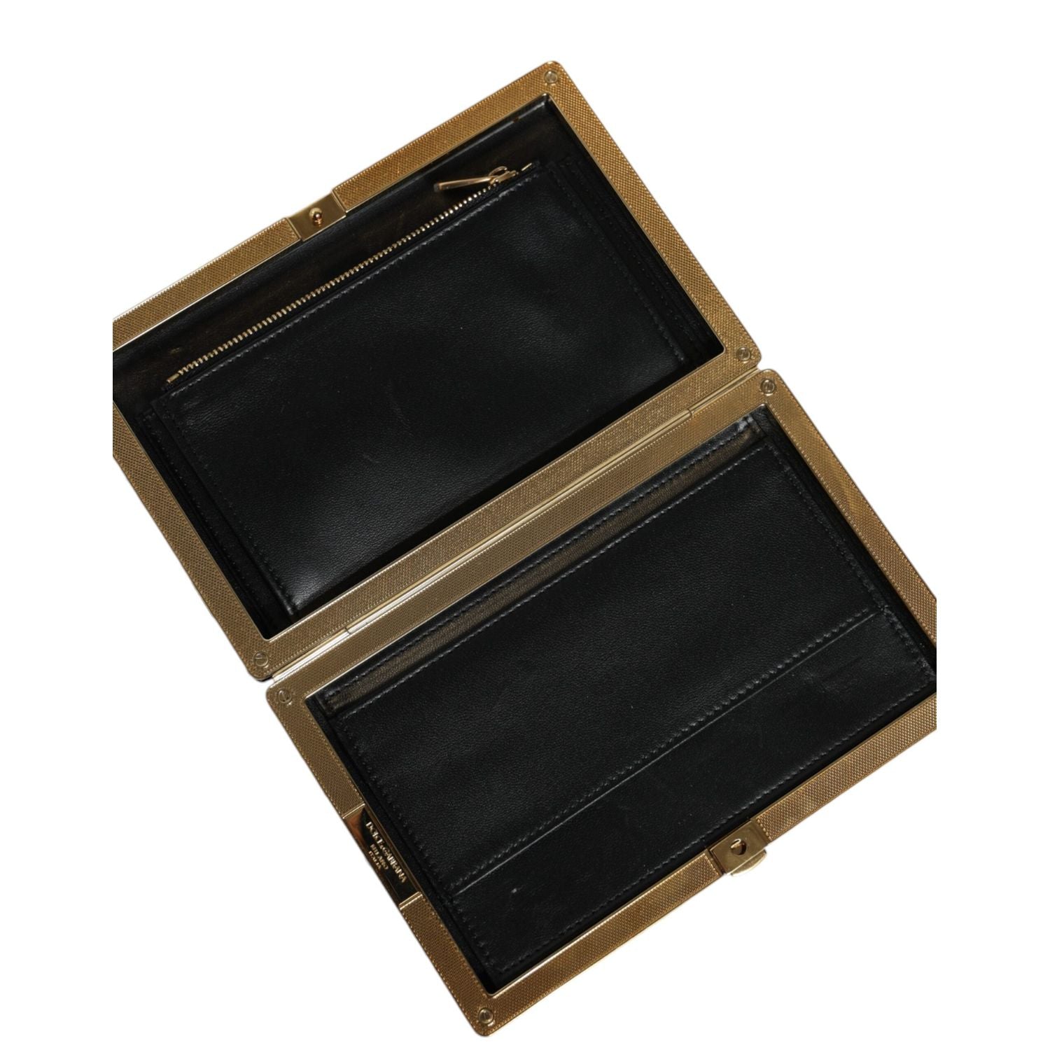 حقيبة كلاتش للحفلات المسائية من دولتشي آند غابانا بإطار ذهبي أبيض أسود