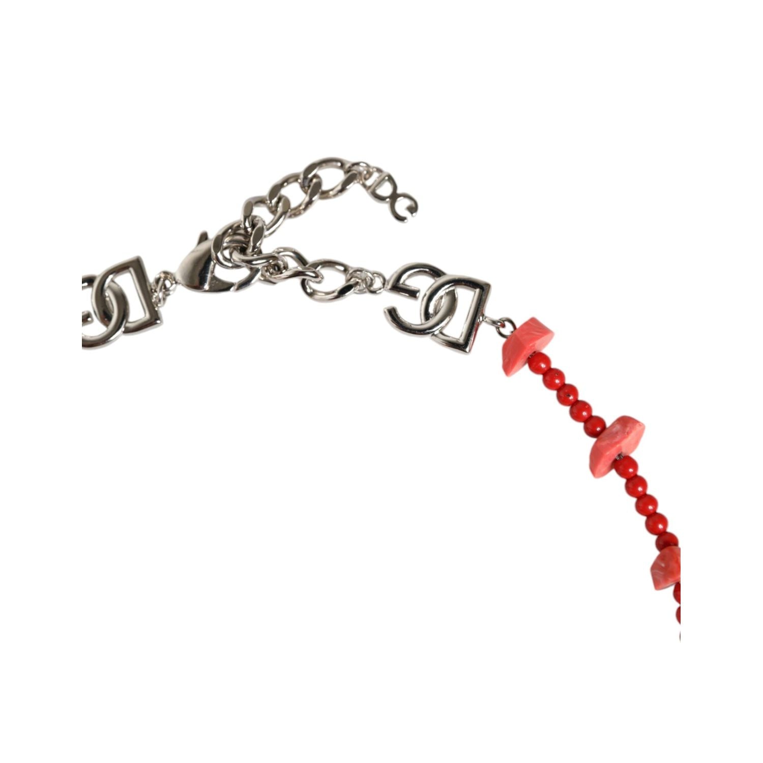 قلادة من الراتينج والخرز النحاسي باللون الفضي من دولتشي آند غابانا بسلسلة شعار DG