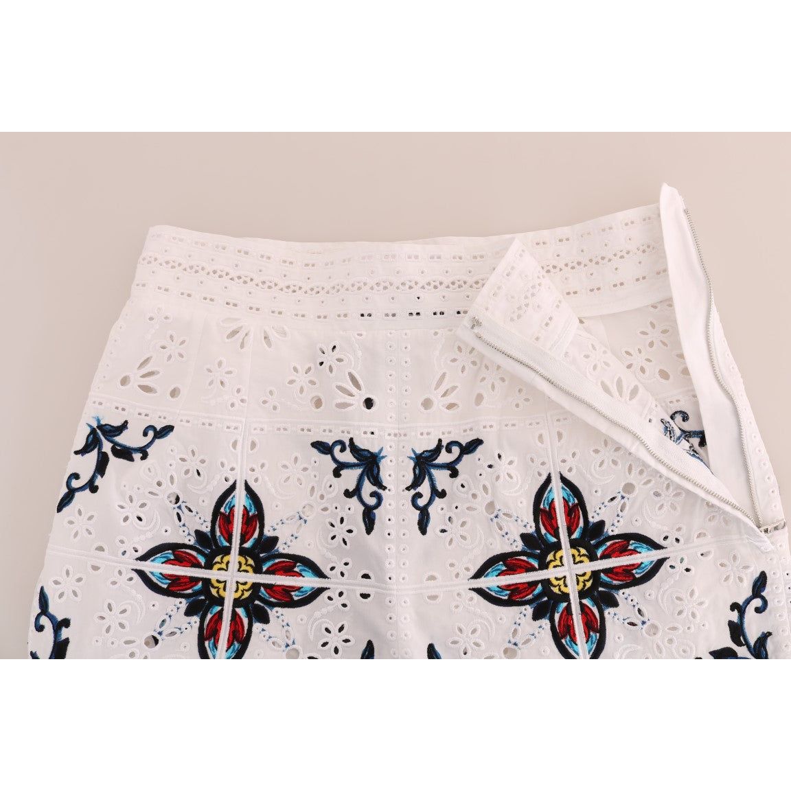 Majolica Embroidered Capri Elegance