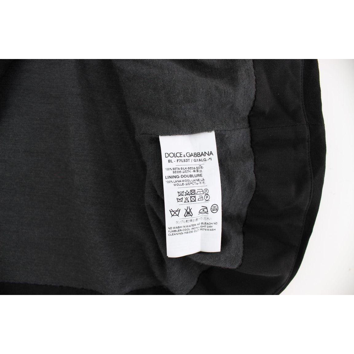 بلوزة حريرية أنيقة بطبعة العصور الوسطى من دولتشي آند غابانا