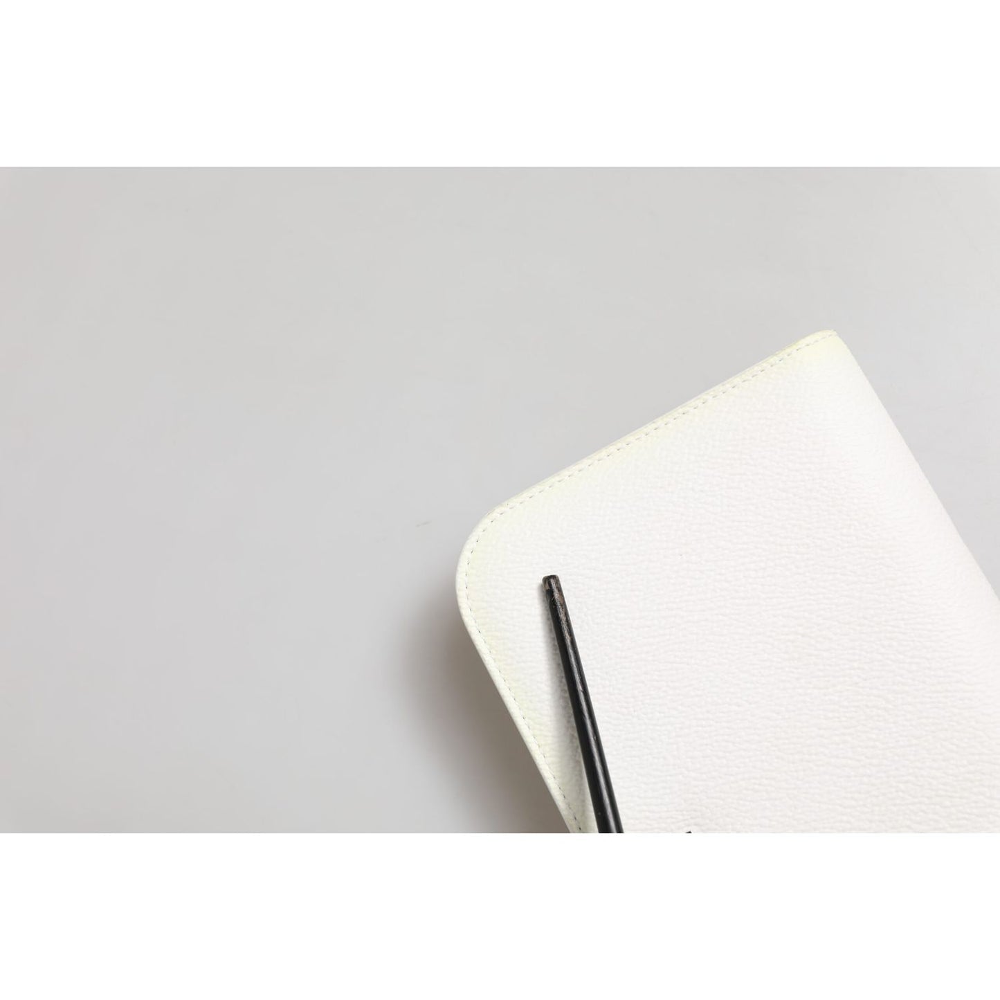 Dolce & Gabbana White Leather Logo Plaque Zip Around Continental Wallet