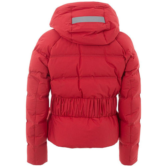别致的红色棉质夹克，彰显精致风格