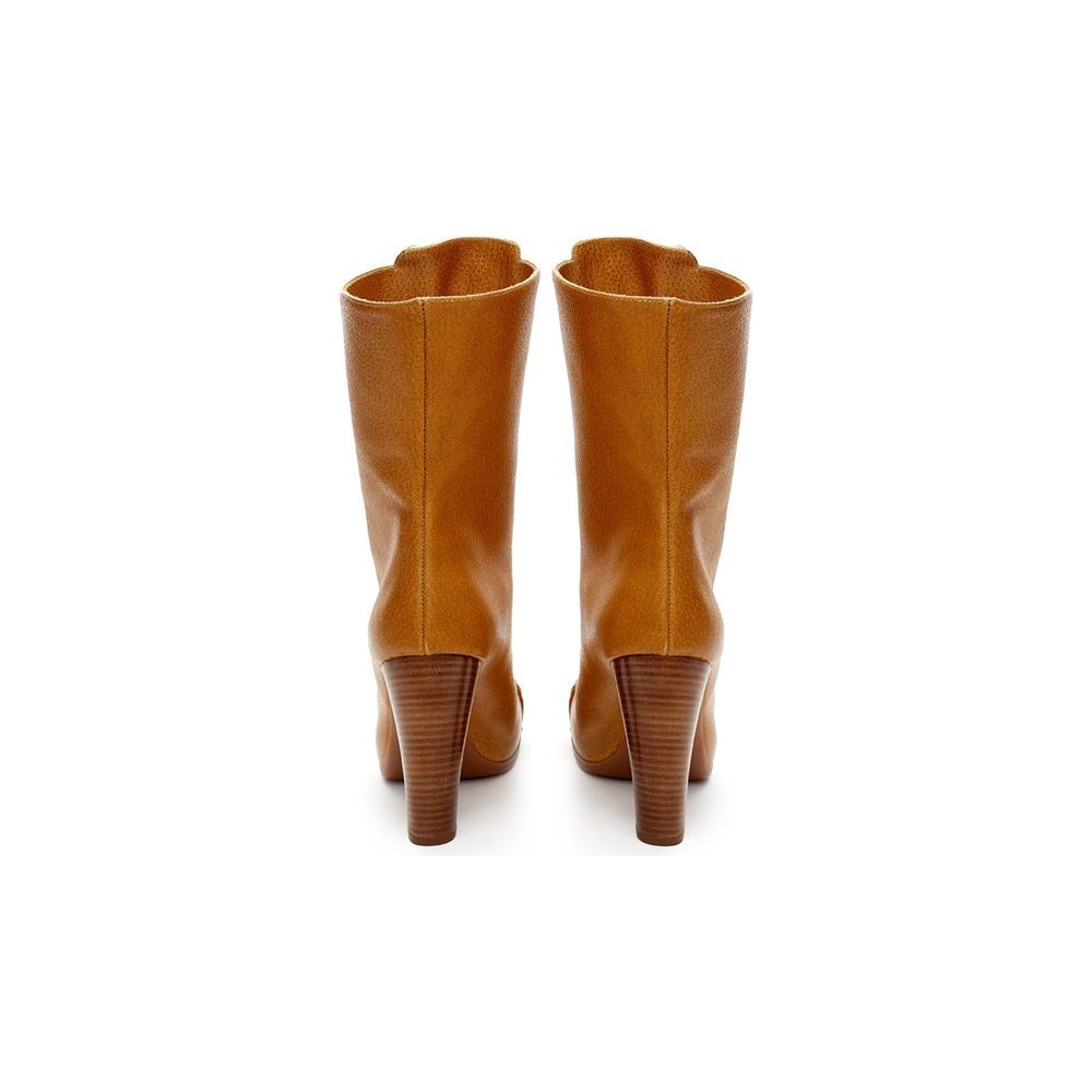 Fendi Elegant Leather Boots in Rich Brown elegant-brown-leather-boots-for-sophisticated-style