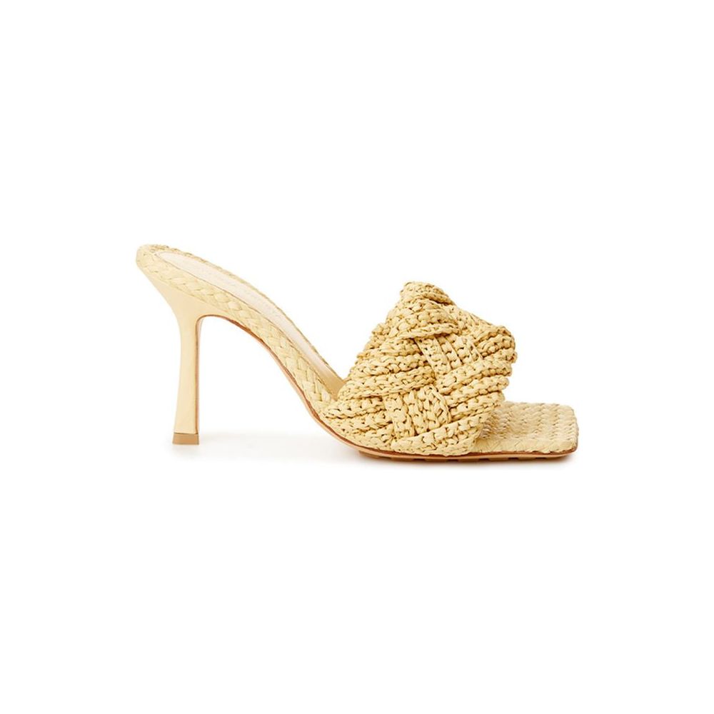 Bottega Veneta Beige Raffia Sandals for Elegant Summer Days chic-beige-raffia-sandals