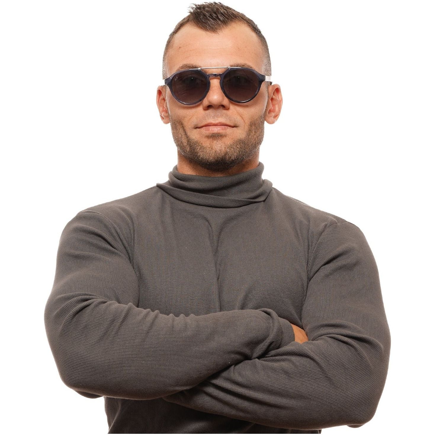 النظارات الشمسية على شبكة الإنترنت